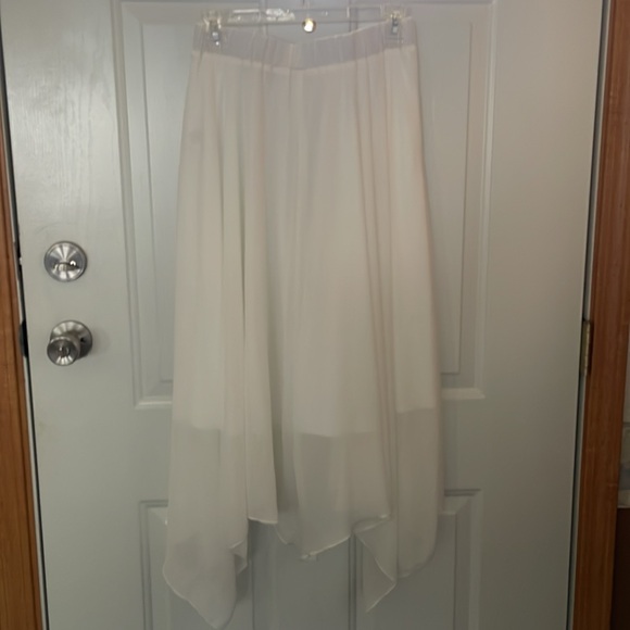 NWT Verdusa polyester fully lined elastic waist white wired bottom skirt, Size M - Picture 9 of 10